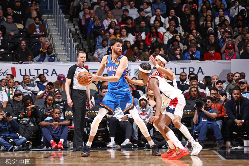 28岁左右进入巅峰期，在35岁之后开始走下神坛（NBA球员成长动态）