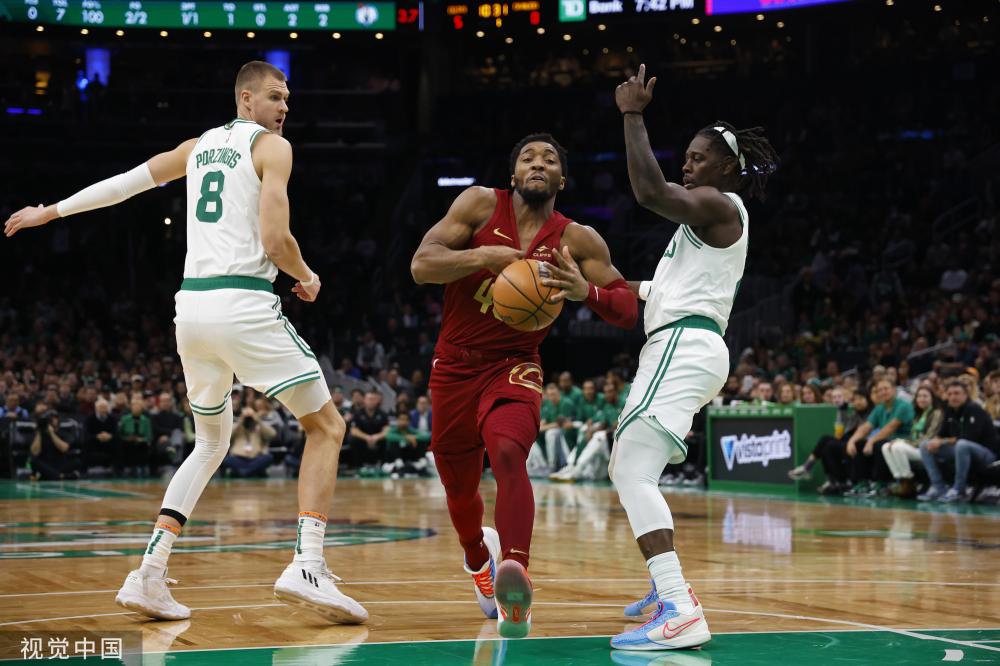 NBA超远进球top5都有谁？詹姆斯排第四！18年前曾飙中25米远进球